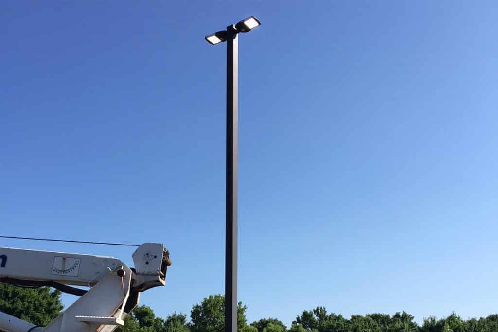 Luz de calle LED en estacionamiento en USA-2