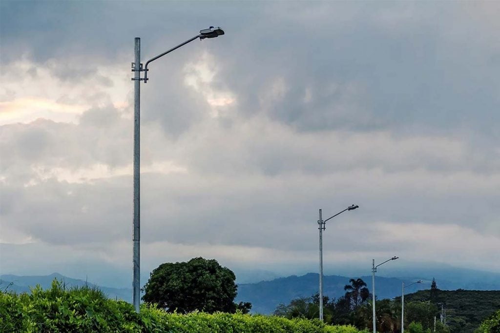 Luminaria de Calle en Vía Urbana en COLOMBIA-2