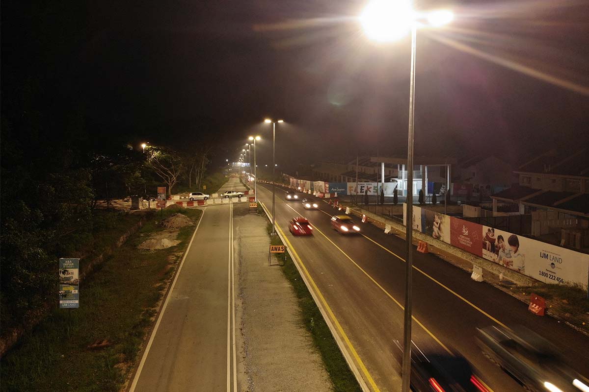 Alumbrado público en carreteras principales en JKR Kayu Ara de Malasia-3