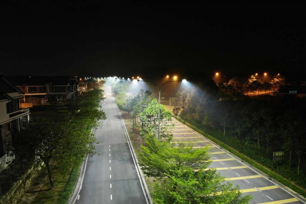 luz para calle en la carretera principal en Malasia-2