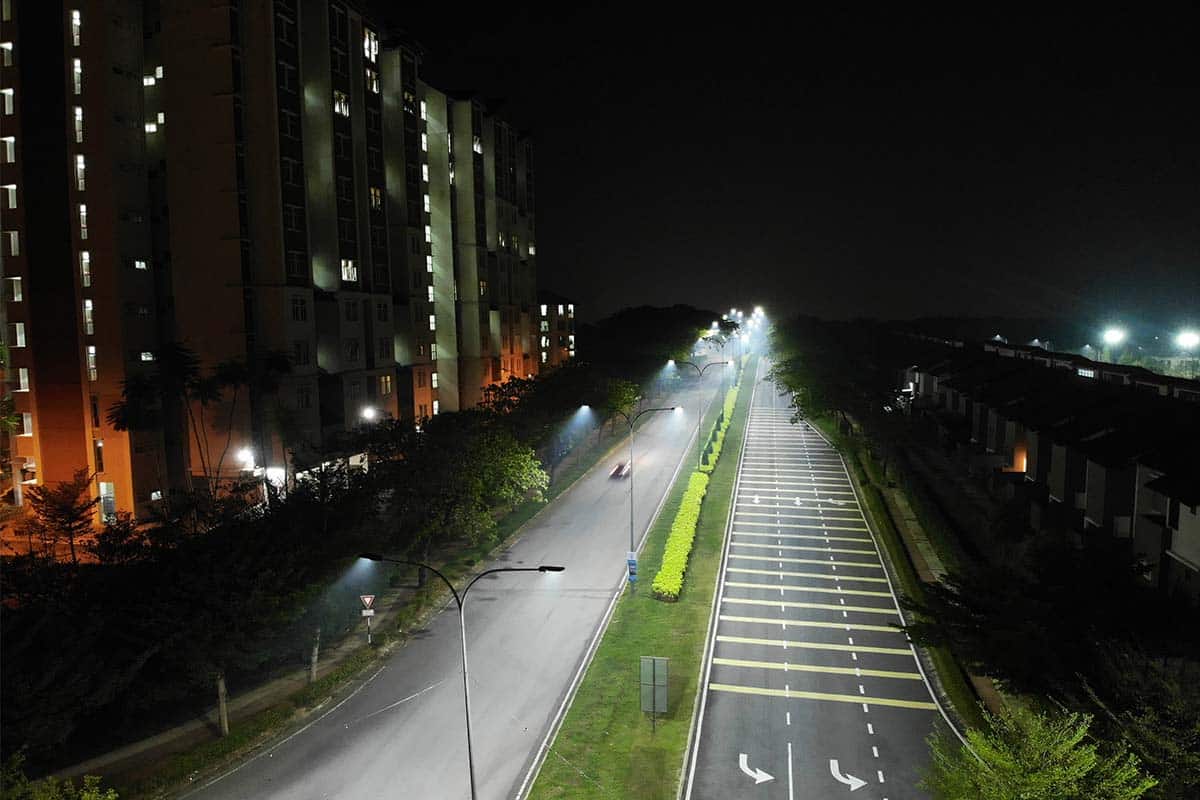 luz para calle en la carretera principal en Malasia-4