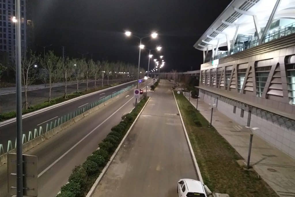 Farola LED exterior en la carretera urbana costera en Qingdao de China-4