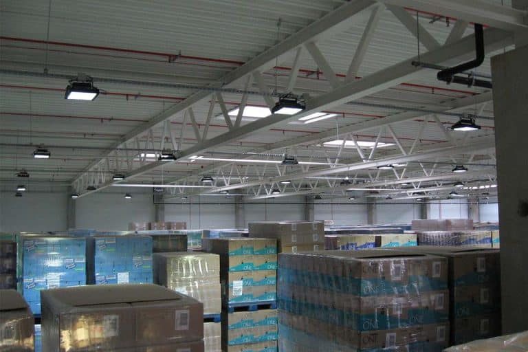 Series D lamparas para almacen en la iluminación del almacén de café de Nestlé en Hungría