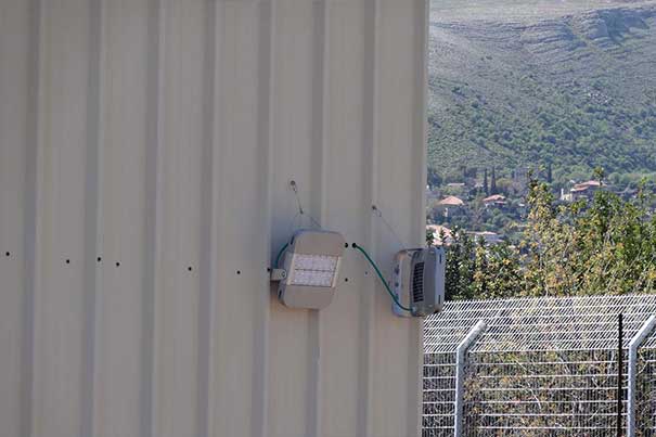 focos led exterior para iluminación en áreas de trabajo en Israel-3
