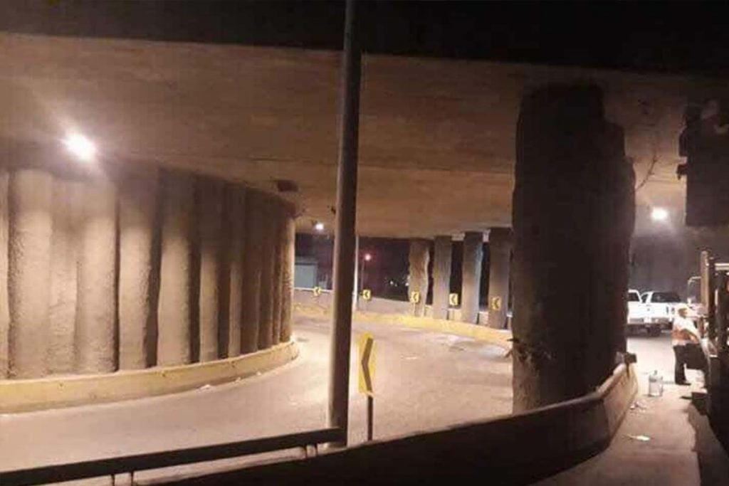 Tunel de luces led para debajo del puente en México-3