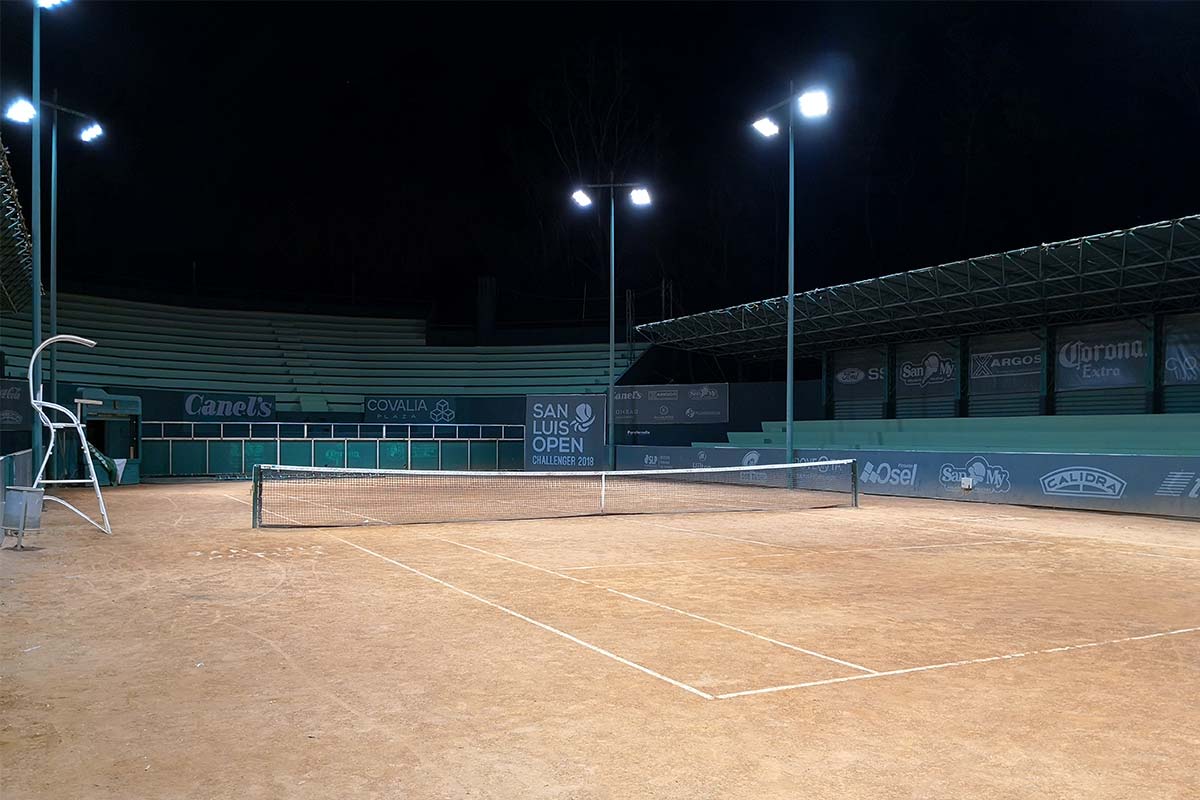 Proyector LED Exterior de Canchas de Tenis en México-2