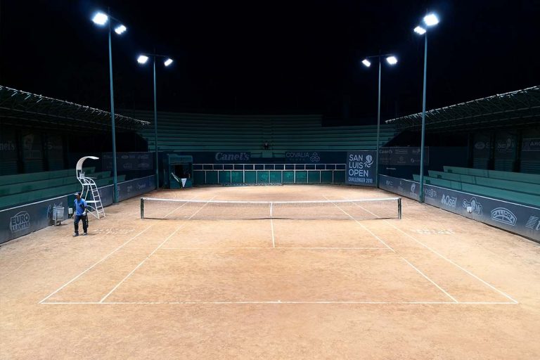 Series M luz deportiva para iluminación de canchas de tenis en México