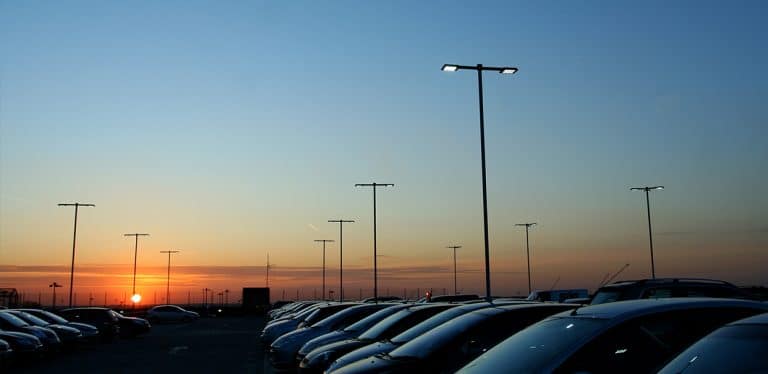 Control inteligente de iluminación de estacionamientos