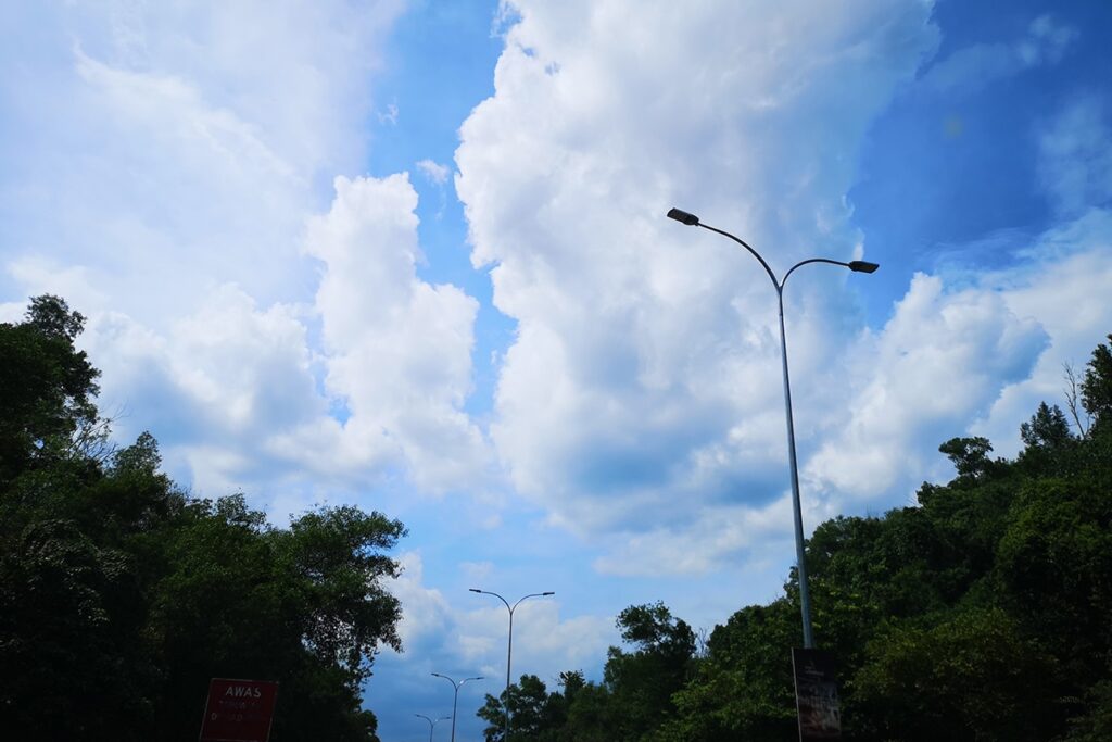 Cabezal de farola LED Serie H en la autopista Bukit Nenas