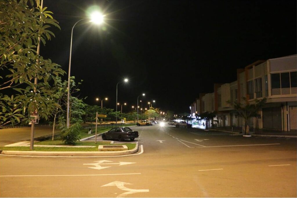 Luces LED para estacionamientos de la serie H para distritos comerciales-2