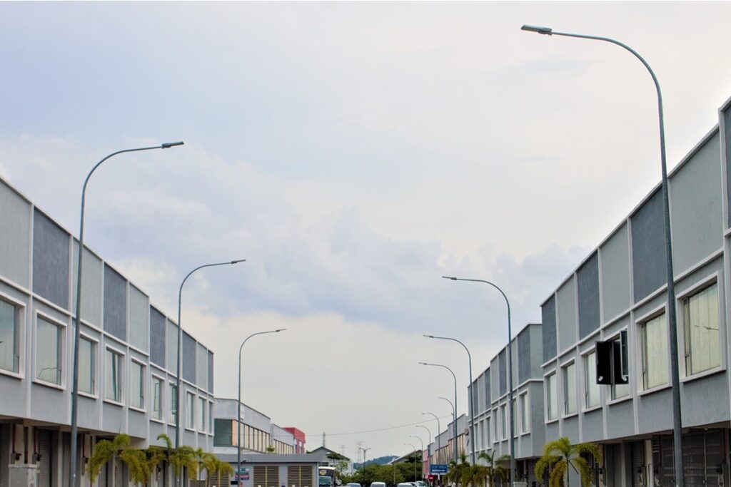 Farolas publicas serie H para aparcamiento de edificio de oficinas-2