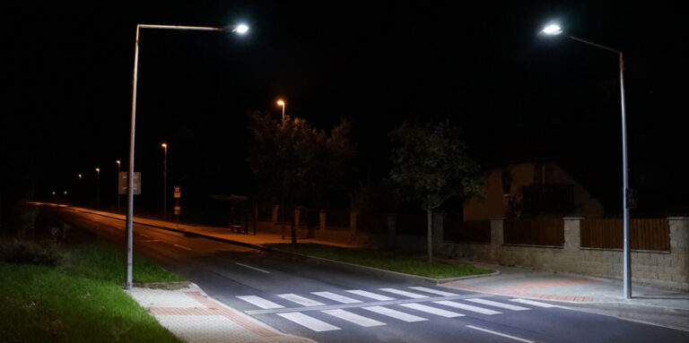 Iluminación Peatonal: Uso De Farolas Para Iluminar Los Pasos De Peatones