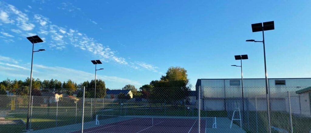 Guía de farolas solares LED: vatios, batería y panel