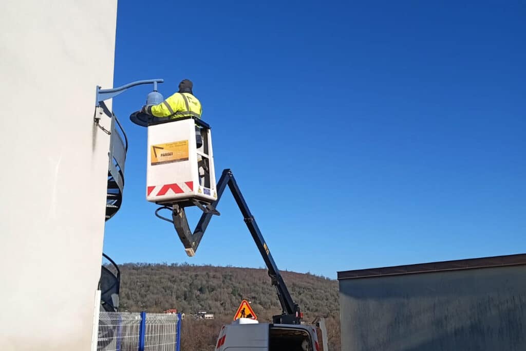 Serie ZG-1058 farolas ornamentales para carreteras y aparcamientos en Francia-3