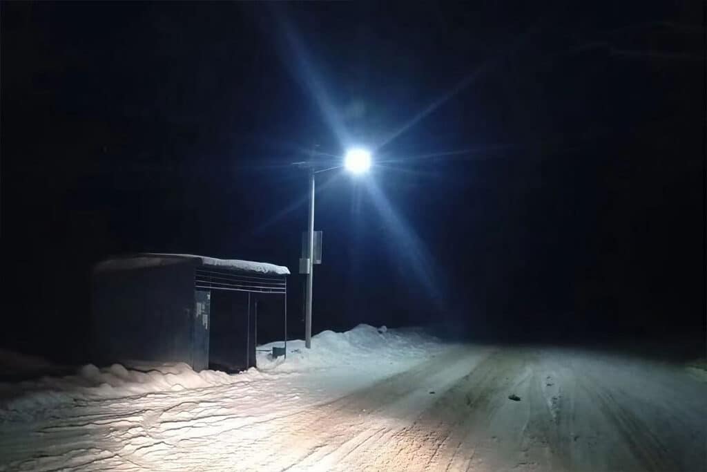 Serie Kmini2 Farola solar 20W en una zona rural de Rusia-3