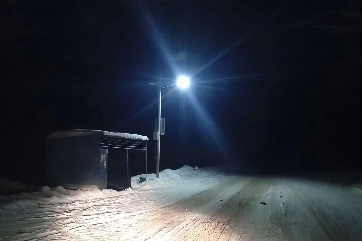 Serie Kmini2 Farola solar 20W en una zona rural de Rusia-3