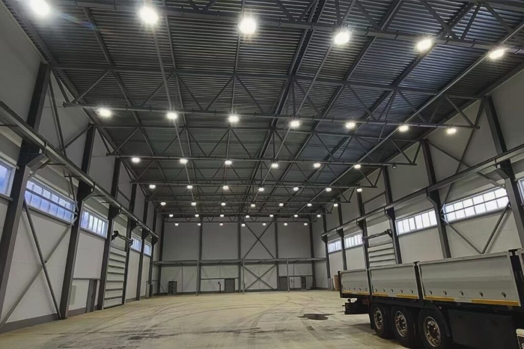 Serie Halo Solución de Iluminación para almacén de Pavlovsky, Rusia