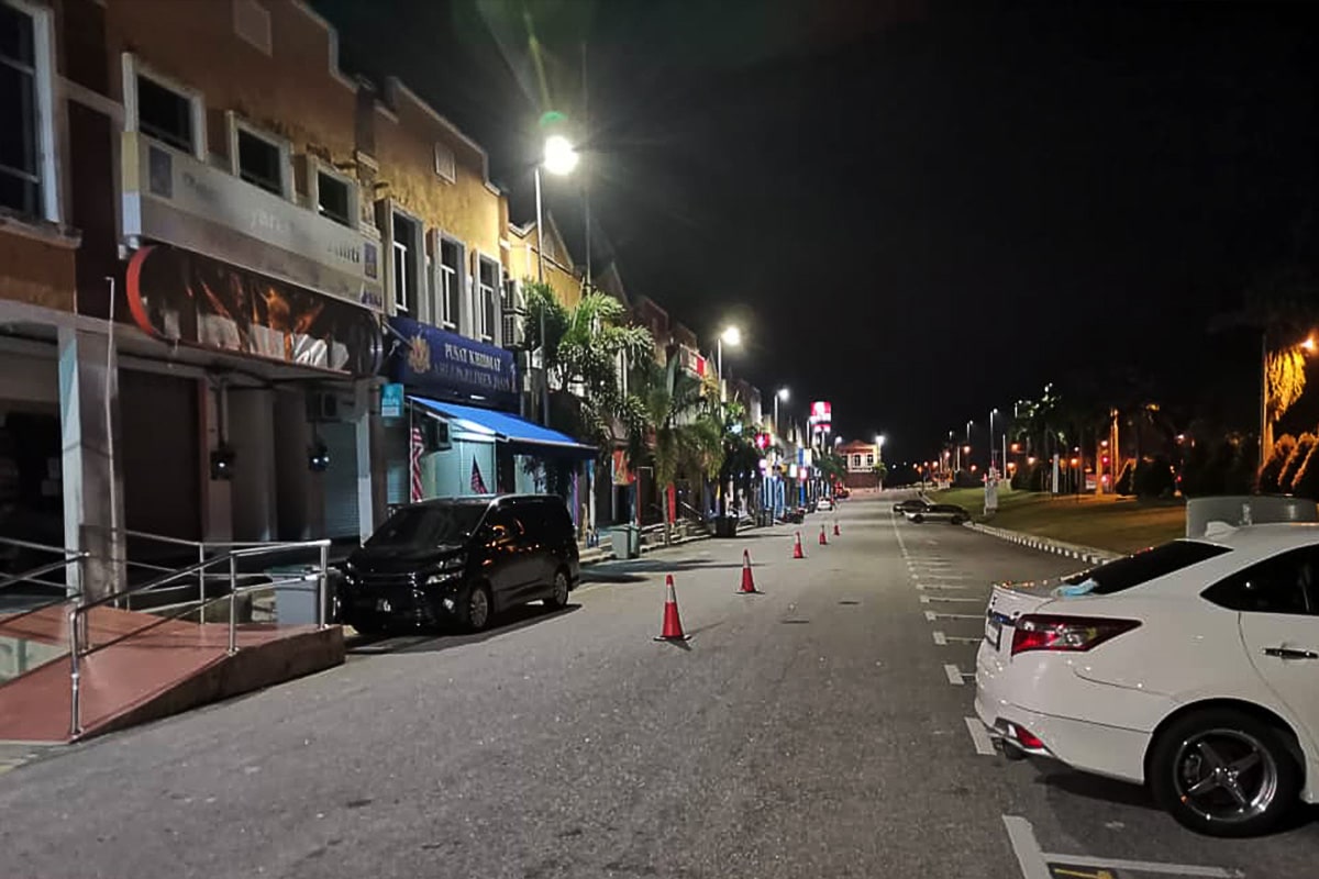 Solución de actualización de iluminacion en estacionamientos comerciales de la serie K en Malaca-3