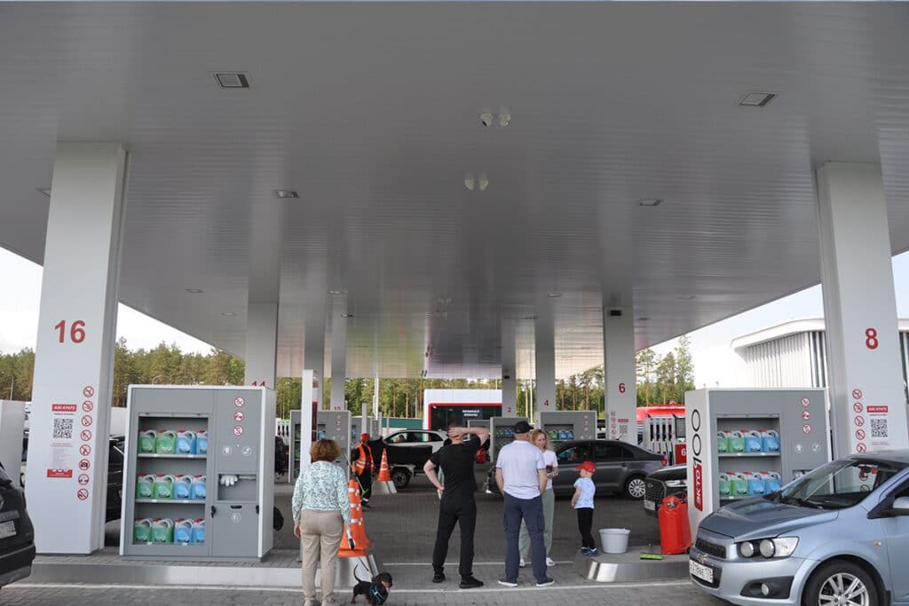 Series Primo Solución de Luz LED para techo de estación en un proyecto de área de descanso en una autopista de Rusia-3