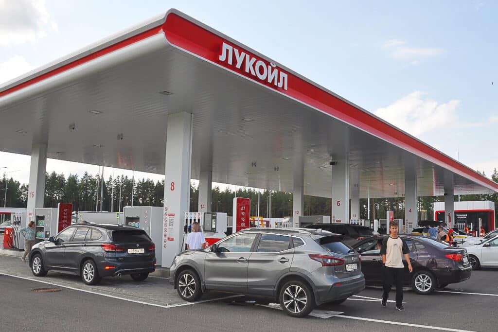 Series Primo Solución de Luz LED para techo de estación en un proyecto de área de descanso en una autopista de Rusia-4