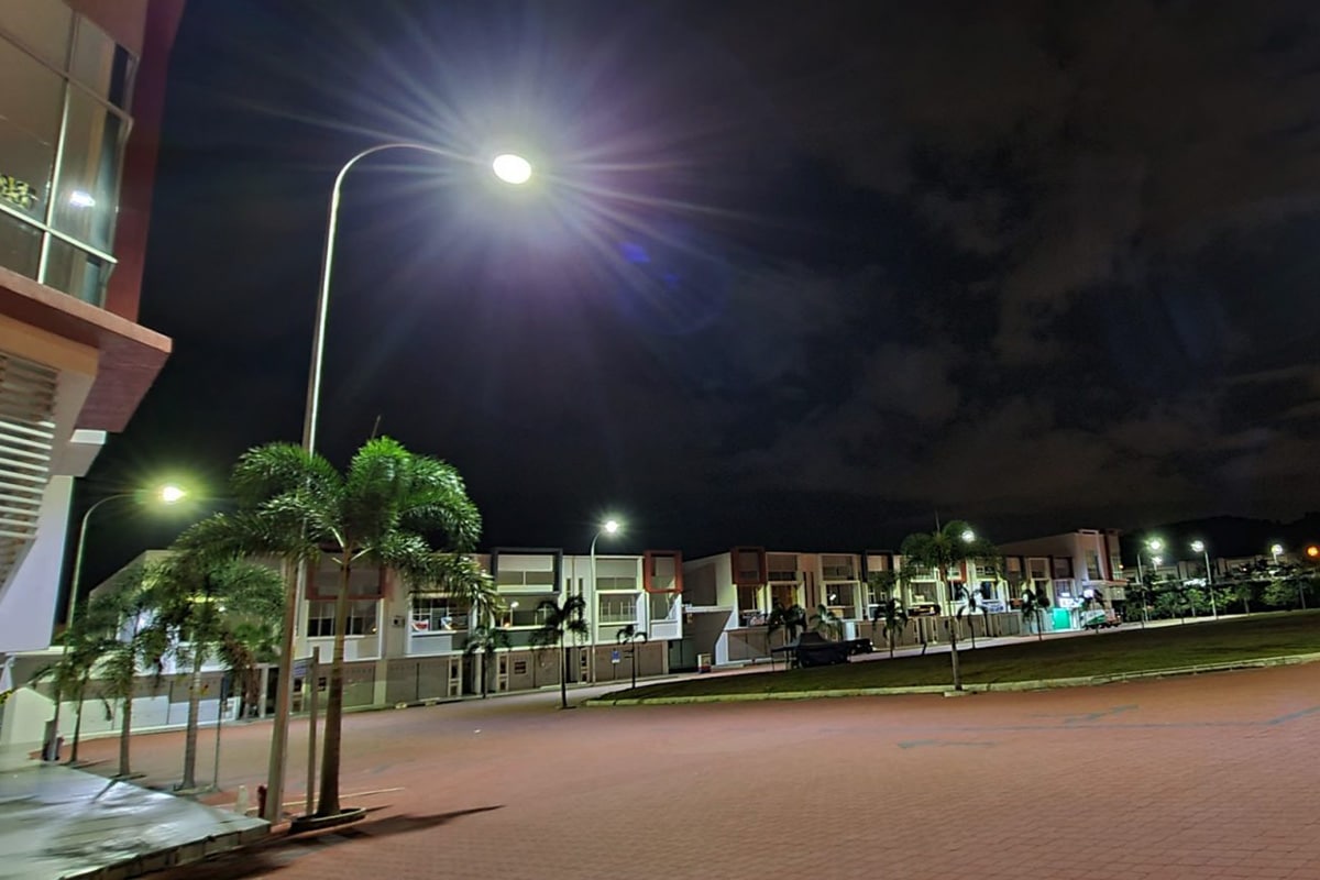 Modernización de luminarias de alumbrado publico LED para la zona comercial Suriaman Biz-5